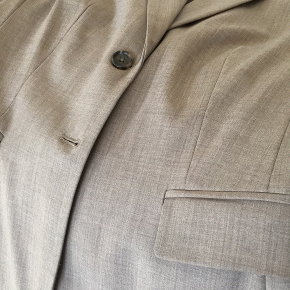 Classic Banana Republic suit jacket & skirt - Picture 7 of 7